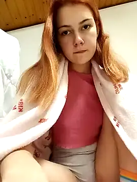 Snapshot of ella_grays chatting on 01.03.25 ella grays online show from 01.03.25