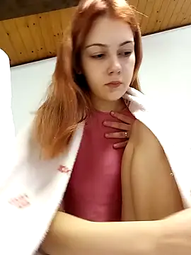 Snapshot of ella_grays chatting on 01.06.25 ella grays online show from 01.06.25