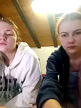 Snapshot of ella_grays chatting on 01.22.25 ella grays online show from 01.22.25