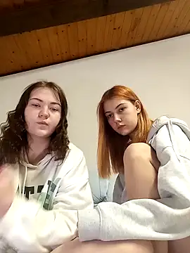 Snapshot of ella_grays chatting on 02.02.25 ella grays online show from 02.02.25