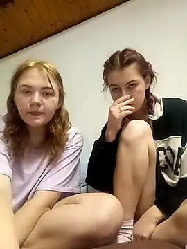 Snapshot of ella_grays chatting on 02.19.25 ella grays online show from 02.19.25