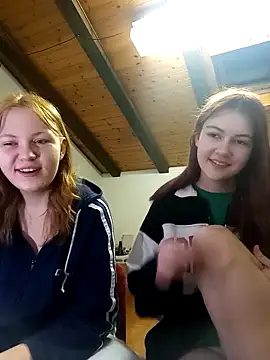 Snapshot of ella_grays chatting on 02.21.25 ella grays online show from 02.21.25