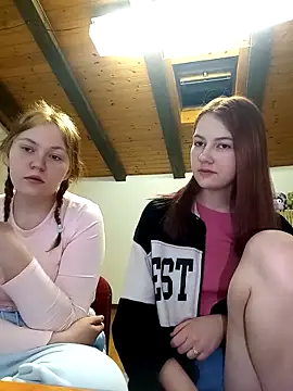 Snapshot of ella_grays chatting on 02.25.25 ella grays online show from 02.25.25