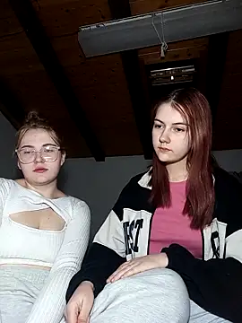 Snapshot of ella_grays chatting on 03.02.25 ella grays online show from 03.02.25