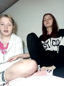 Snapshot of ella_grays chatting on 03.22.25 ella grays online show from 03.22.25