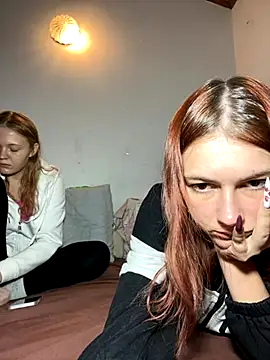 Snapshot of ella_grays chatting on 10.04.25 ella grays online show from 10.04.25