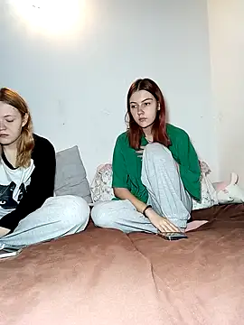 Snapshot of ella_grays chatting on 10.11.25 ella grays online show from 10.11.25