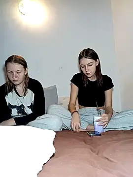 Snapshot of ella_grays chatting on 10.12.25 ella grays online show from 10.12.25