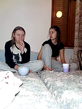 Snapshot of ella_grays chatting on 10.14.25 ella grays online show from 10.14.25