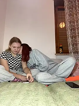 Snapshot of ella_grays chatting on 10.15.25 ella grays online show from 10.15.25