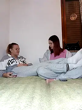 Snapshot of ella_grays chatting on 10.21.25 ella grays online show from 10.21.25