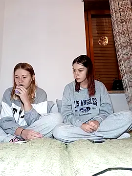 Snapshot of ella_grays chatting on 10.23.25 ella grays online show from 10.23.25