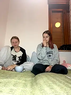 Snapshot of ella_grays chatting on 10.26.25 ella grays online show from 10.26.25