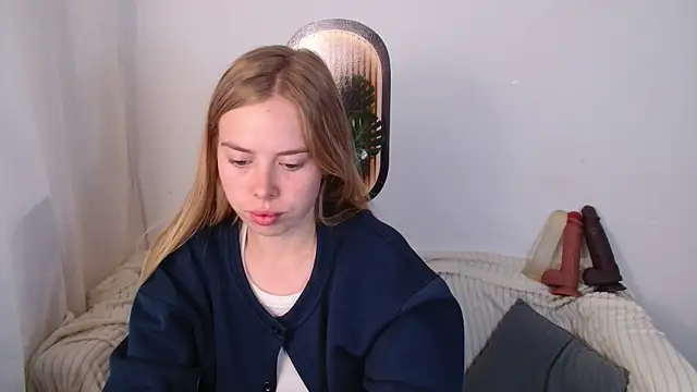 Snapshot of sofiaa_here chatting on 06.10.26 sofiaa here online show from 06.10.26