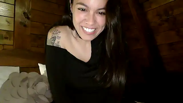 Snapshot of AmaraBella69 chatting on 12.14.24 AmaraBella69 online show from 12.14.24