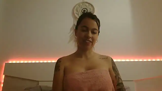 Snapshot of AmaraBella69 chatting on 02.15.25 AmaraBella69 online show from 02.15.25