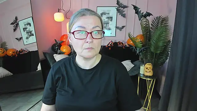 AlexandraKind online show from 10.31.25