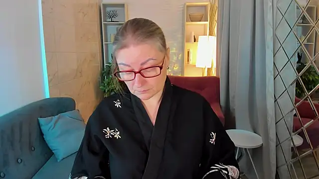 AlexandraKind online show from 11.10.25