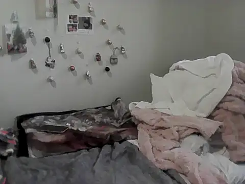 Snapshot of housewife_shantie chatting on 12.05.25 housewife shantie online show from 12.05.25