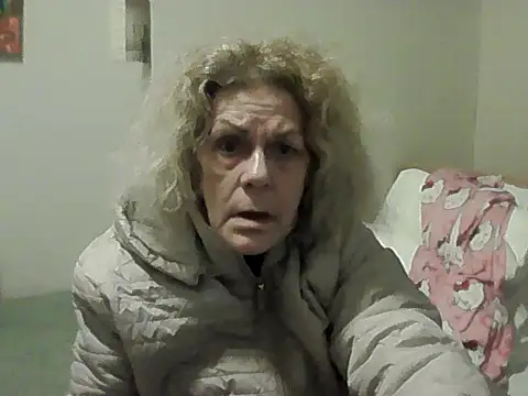 Snapshot of housewife_shantie chatting on 02.15.26 housewife shantie online show from 02.15.26