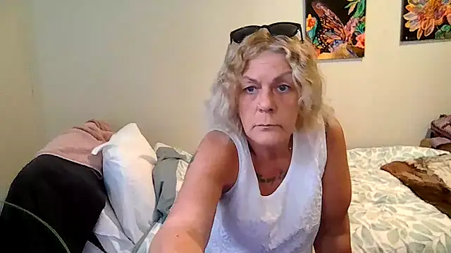 housewife shantie online show from 05.10.26