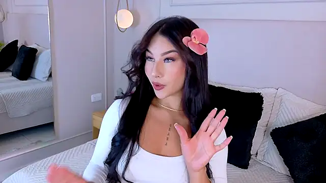 EymiCuper online show from 10.20.25