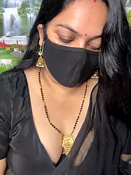 Snapshot of vinky05 chatting on 09.29.25 vinky05 online show from 09.29.25