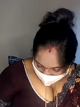 Snapshot of Sexy_Radhikaa chatting on 02.27.25 Sexy Radhikaa online show from 02.27.25