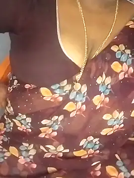 Snapshot of Sexy_Radhikaa chatting on 09.27.25 Sexy Radhikaa online show from 09.27.25