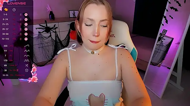 Snapshot of Jenny_Luvv chatting on 10.23.25 Jenny Luvv online show from 10.23.25