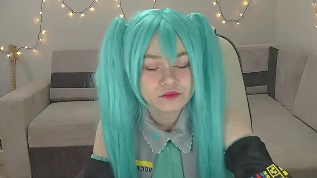 Snapshot of yuno_nya chatting on 12.17.24 yuno nya online show from 12.17.24