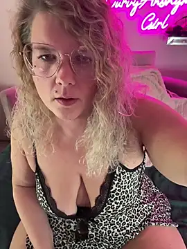 CurvyAnonymousGirl89 online show from 11.13.25