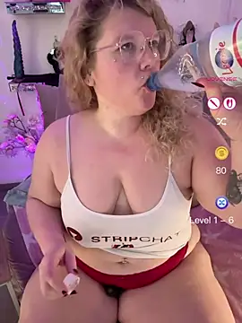 Snapshot of CurvyAnonymousGirl89 chatting on 05.31.26 CurvyAnonymousGirl89 online show from 05.31.26
