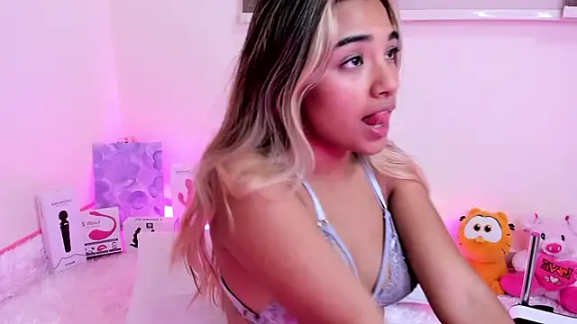 Snapshot of Annebull_ chatting on 12.28.24 Annebull online show from 12.28.24