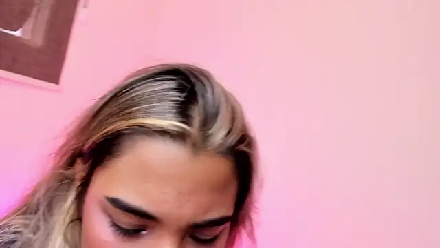 Snapshot of Annebull_ chatting on 12.29.24 Annebull online show from 12.29.24