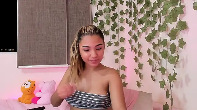 Snapshot of Annebull_ chatting on 01.09.25 Annebull online show from 01.09.25