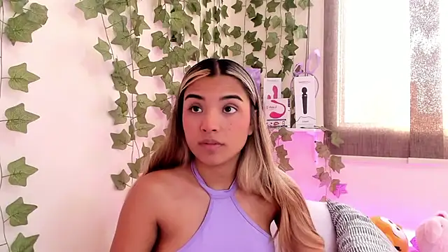 Snapshot of Annebull_ chatting on 01.10.25 Annebull online show from 01.10.25