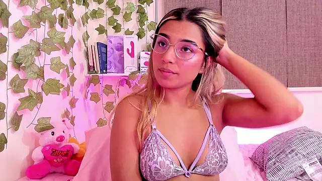 Snapshot of Annebull_ chatting on 02.07.25 Annebull online show from 02.07.25