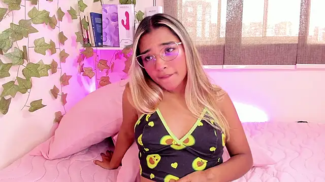 Snapshot of Annebull_ chatting on 02.08.25 Annebull online show from 02.08.25