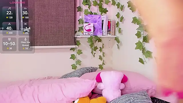 Snapshot of Annebull_ chatting on 03.04.25 Annebull online show from 03.04.25