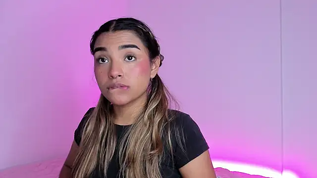 Snapshot of Annebull_ chatting on 09.19.25 Annebull online show from 09.19.25