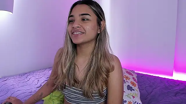 Snapshot of Annebull_ chatting on 10.01.25 Annebull online show from 10.01.25