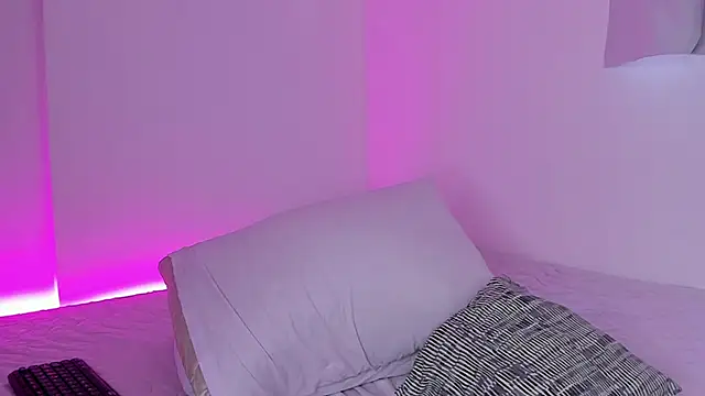 Snapshot of Annebull_ chatting on 10.16.25 Annebull online show from 10.16.25