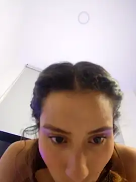 Snapshot of varenkaivanova_22 chatting on 01.05.25 varenkaivanova 22 online show from 01.05.25
