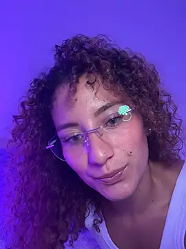 Snapshot of varenkaivanova_22 chatting on 02.07.25 varenkaivanova 22 online show from 02.07.25