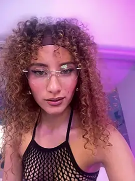 Snapshot of varenkaivanova_22 chatting on 02.22.25 varenkaivanova 22 online show from 02.22.25