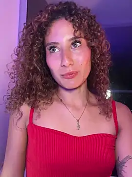 Snapshot of varenkaivanova_22 chatting on 03.19.25 varenkaivanova 22 online show from 03.19.25