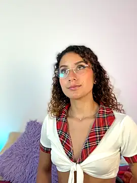 Snapshot of varenkaivanova_22 chatting on 09.10.25 varenkaivanova 22 online show from 09.10.25