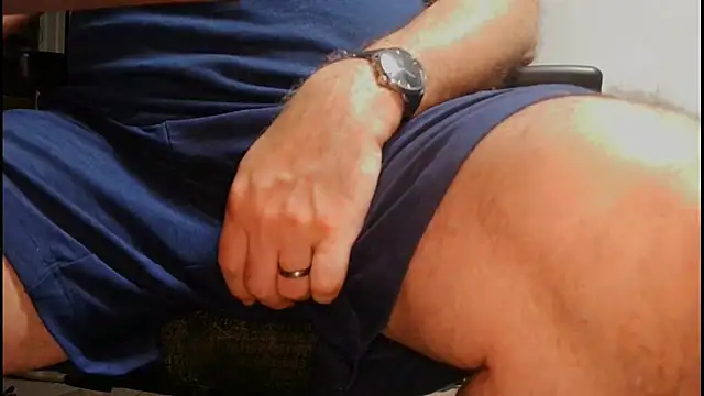 Snapshot of thickdaddy59 chatting on 06.10.26 thickdaddy59 online show from 06.10.26