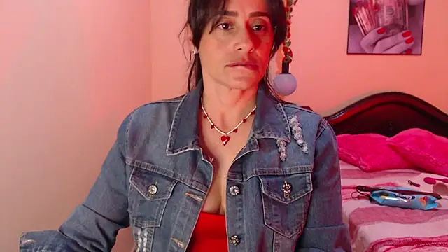 Snapshot of sara_florez1 chatting on 02.26.25 sara florez1 online show from 02.26.25
